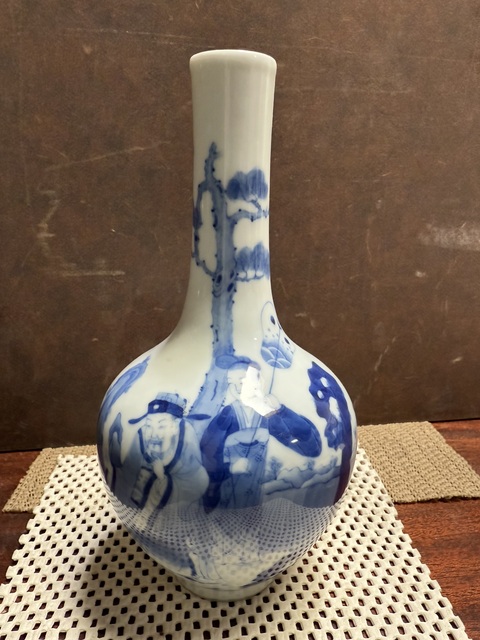 古玩陶瓷人物紋青花長頸瓶真品鑒賞圖
