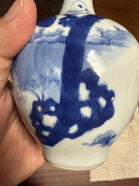 古玩陶瓷人物紋青花長頸瓶真品鑒賞圖