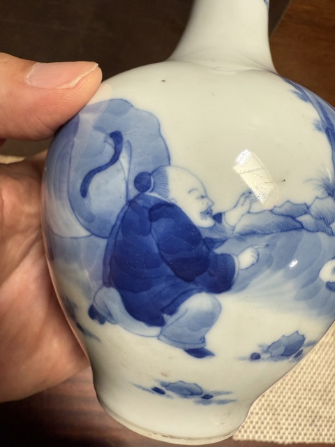 古玩陶瓷人物紋青花長頸瓶真品鑒賞圖