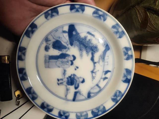 古玩陶瓷人物紋青花盤真品鑒賞圖