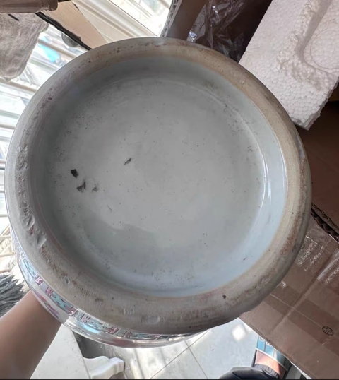 古玩陶瓷蝶紋粉彩瓶真品鑒賞圖