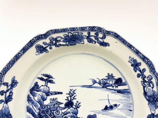 古玩陶瓷清乾隆·青花人物泛舟山水八方盤拍賣,當前價格297元
