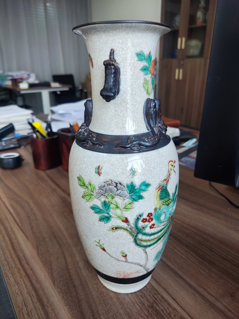 古玩陶瓷哥釉五彩鳳穿牡丹圖瓶真品鑒賞圖