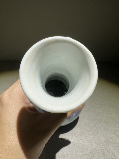 古玩陶瓷花卉紋青花長頸瓶真品鑒賞圖