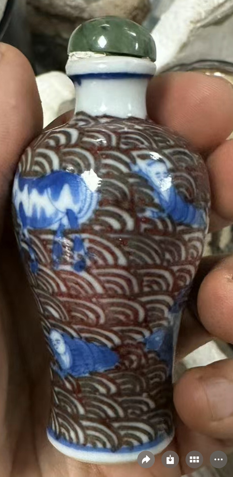 古玩陶瓷青花釉里紅海八怪鼻煙壺真品鑒賞圖