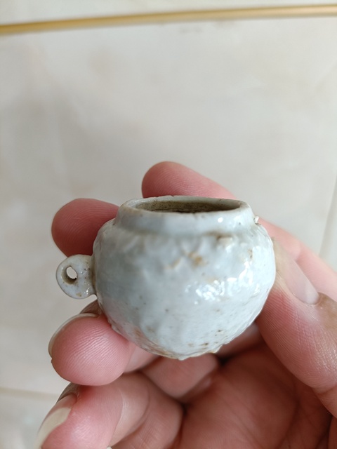 古玩陶瓷青白釉花卉紋鳥食罐真品鑒賞圖