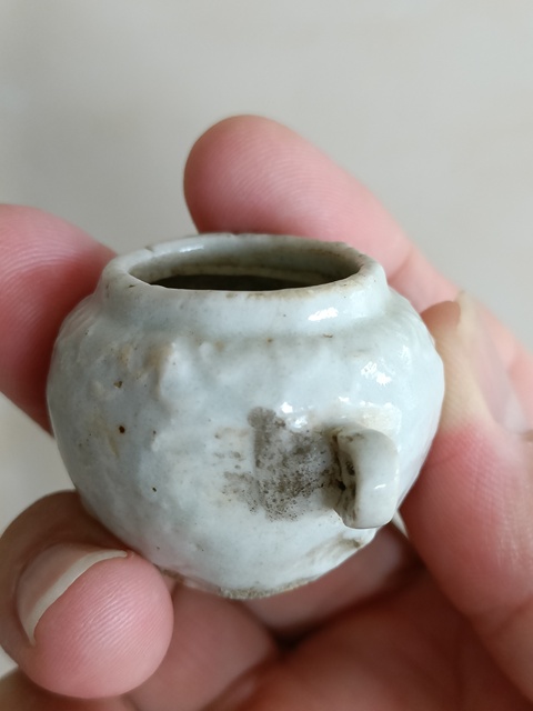 古玩陶瓷青白釉花卉紋鳥食罐真品鑒賞圖