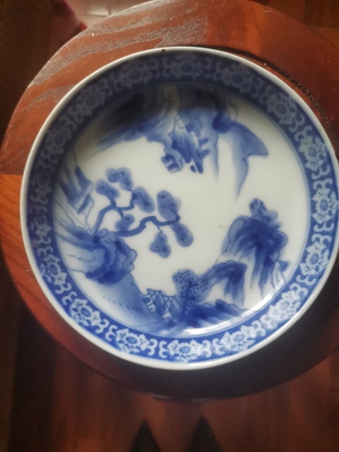 古玩陶瓷山水紋青花盤真品鑒賞圖