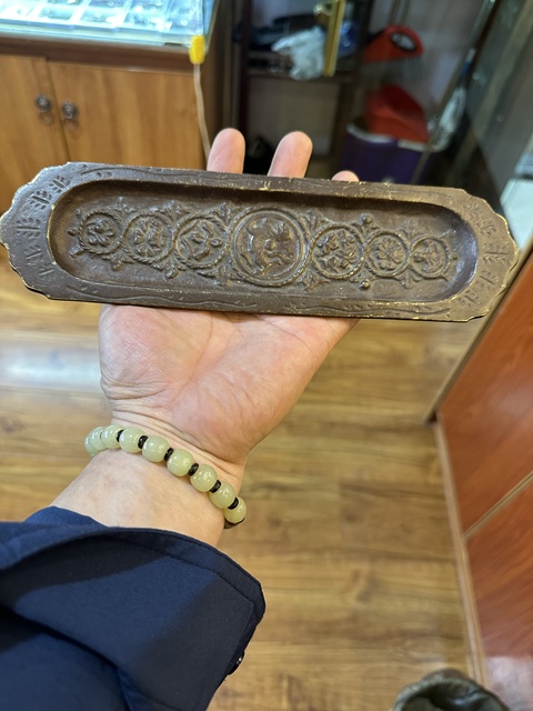 古玩銅器花卉紋銅香盤真品鑒賞圖