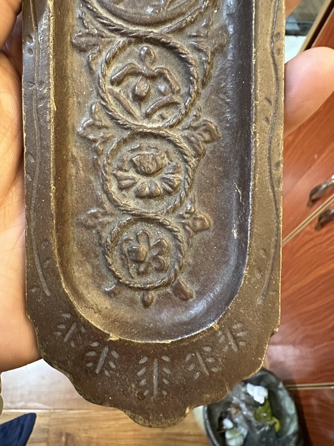 古玩銅器花卉紋銅香盤真品鑒賞圖