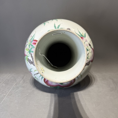 古玩陶瓷粉彩九桃花卉紋天球瓶真品鑒賞圖