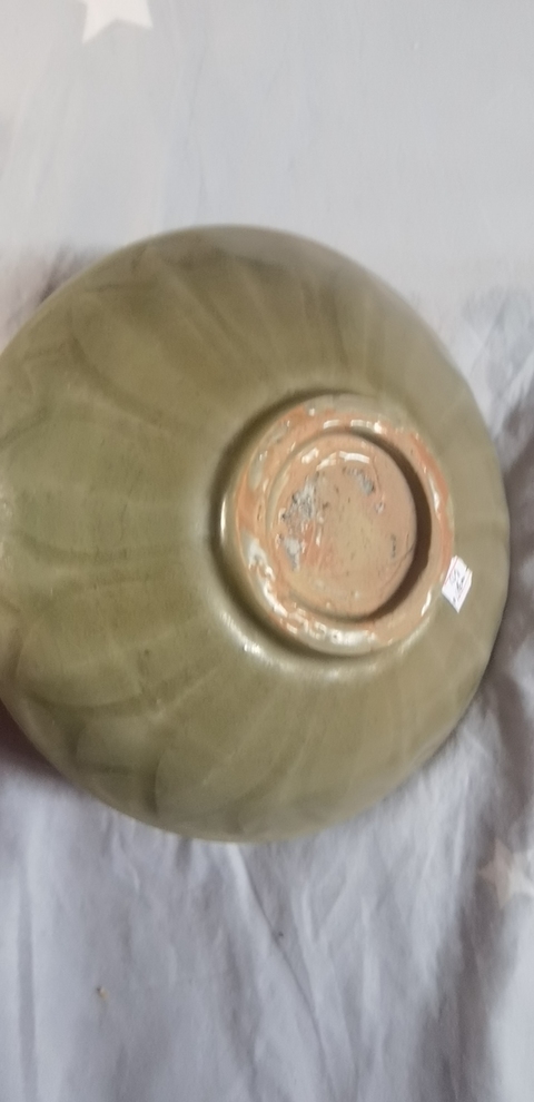 古玩陶瓷龍泉窯青釉刻花蓮瓣紋淺碗真品鑒賞圖