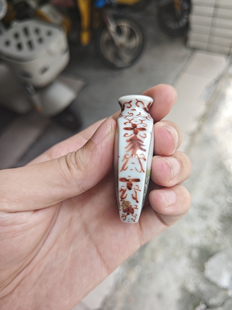 古玩陶瓷粉彩人物故事紋鼻煙壺真品鑒賞圖