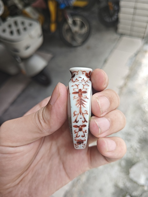 古玩陶瓷鯉魚跳龍門粉彩鼻煙壺真品鑒賞圖