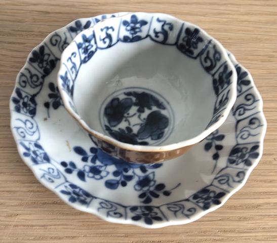 古玩陶瓷外紫金釉內青花杯盤真品鑒賞圖