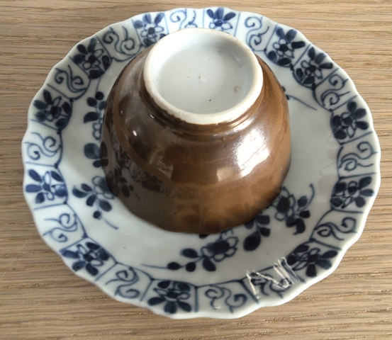 古玩陶瓷外紫金釉內青花杯盤真品鑒賞圖