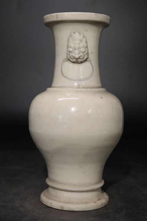 古玩陶瓷德化白瓷獅耳瓶真品鑒賞圖