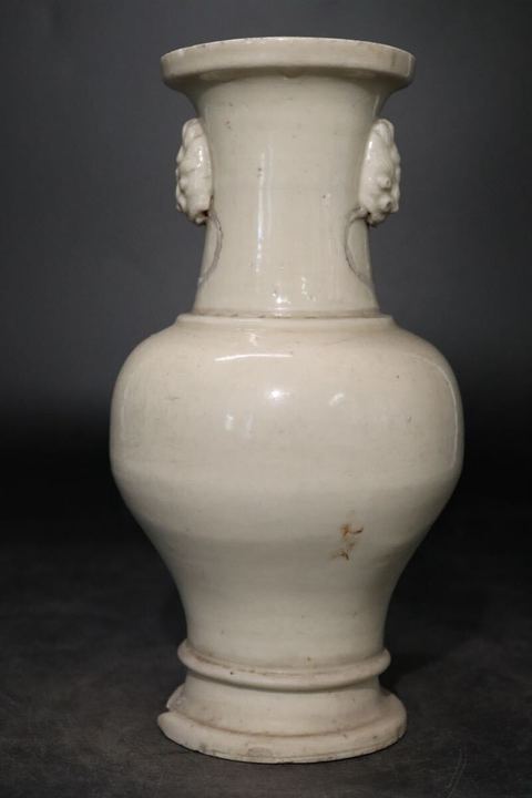 古玩陶瓷德化白瓷獅耳瓶真品鑒賞圖