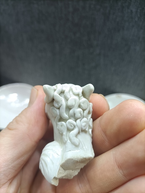 古玩陶瓷宋代定窯白釉獅子標(biāo)本真品鑒賞圖