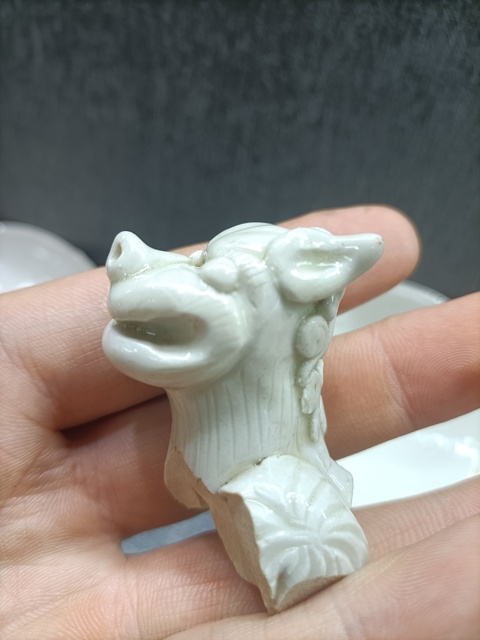 古玩陶瓷宋代定窯白釉獅子標(biāo)本真品鑒賞圖