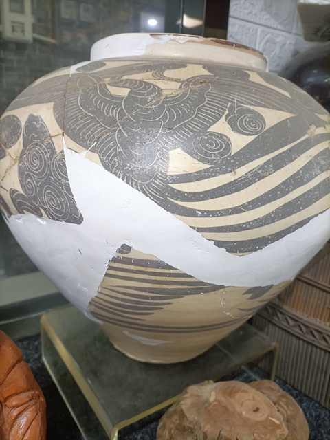 古玩陶瓷元代磁州窯白地黑花鳳紋大罐真品鑒賞圖