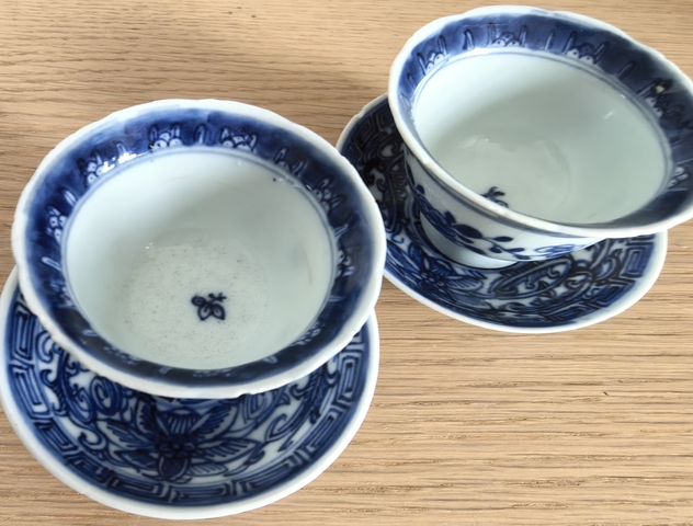 古玩陶瓷青花花卉紋杯碟真品鑒賞圖