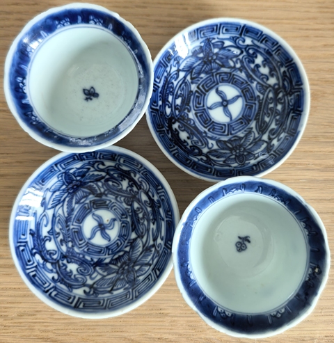古玩陶瓷青花花卉紋杯碟真品鑒賞圖