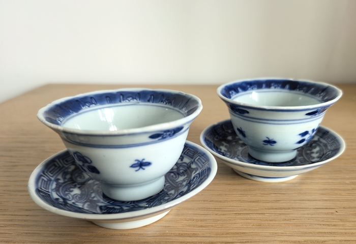古玩陶瓷青花花卉紋杯碟真品鑒賞圖