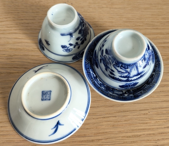 古玩陶瓷青花花卉紋杯碟真品鑒賞圖
