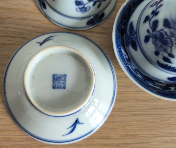 古玩陶瓷青花花卉紋杯碟真品鑒賞圖