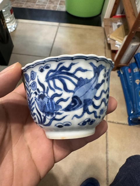 古玩陶瓷魚藻紋青花杯盤真品鑒賞圖