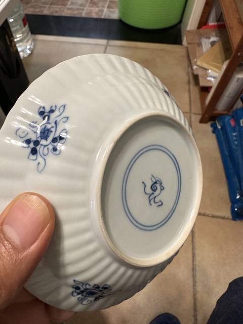 古玩陶瓷魚藻紋青花杯盤真品鑒賞圖
