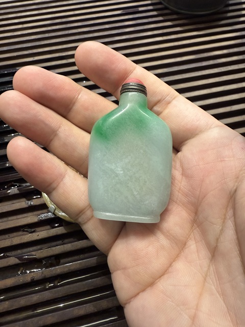 古玩玉器“染色”非天然翡翠“鼻煙壺”真品鑒賞圖