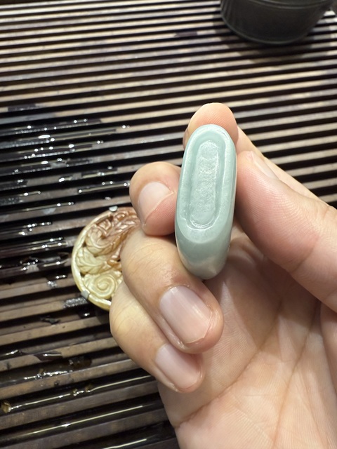 古玩玉器“染色”非天然翡翠“鼻煙壺”真品鑒賞圖