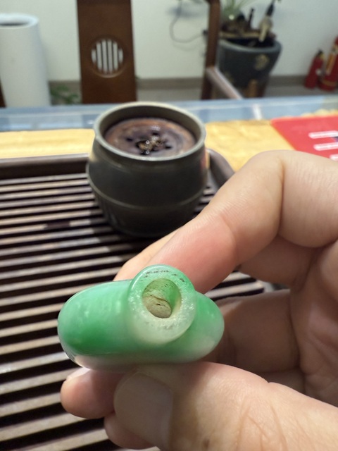古玩玉器“染色”非天然翡翠“鼻煙壺”真品鑒賞圖