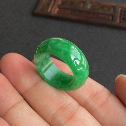 古玩玉器仿天然翡翠戒指真品鑒賞圖