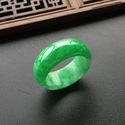 古玩玉器仿天然翡翠戒指真品鑒賞圖
