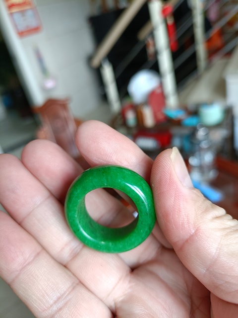 古玩玉器仿天然翡翠戒指真品鑒賞圖