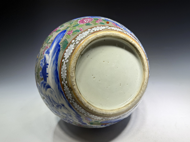 古玩陶瓷清中晚·青花廣彩山水人物花蝶紋天球瓶真品鑒賞圖