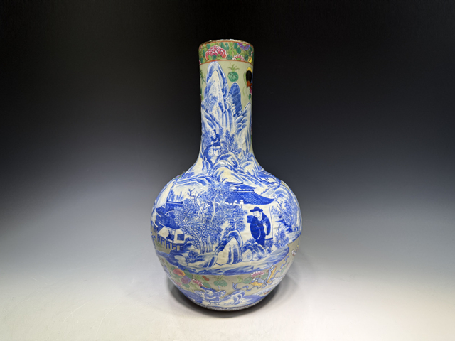 古玩陶瓷清中晚·青花廣彩山水人物花蝶紋天球瓶真品鑒賞圖