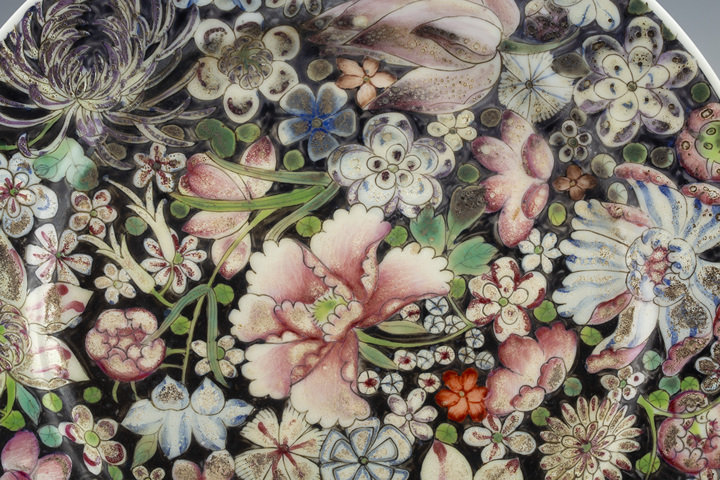 古玩陶瓷民國·墨地粉彩百花不落地紋折沿盤拍賣，當前價格1140元