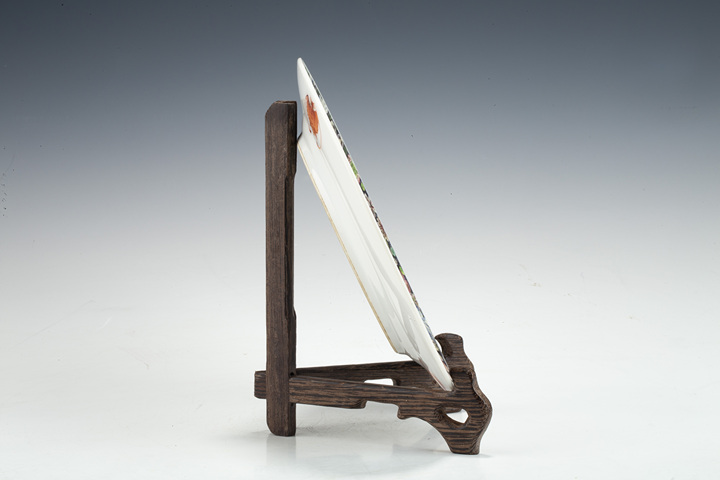 古玩陶瓷民國·墨地粉彩百花不落地紋折沿盤拍賣，當前價格1140元