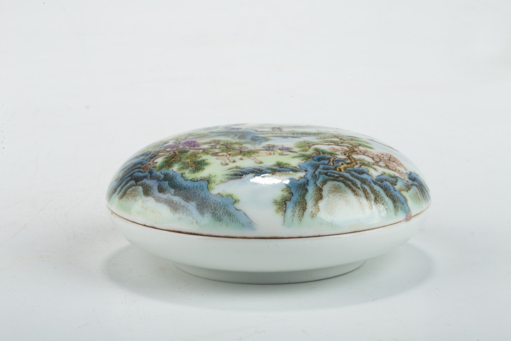 古玩陶瓷民國·粉彩山水人物紋印泥盒
真品鑒賞圖