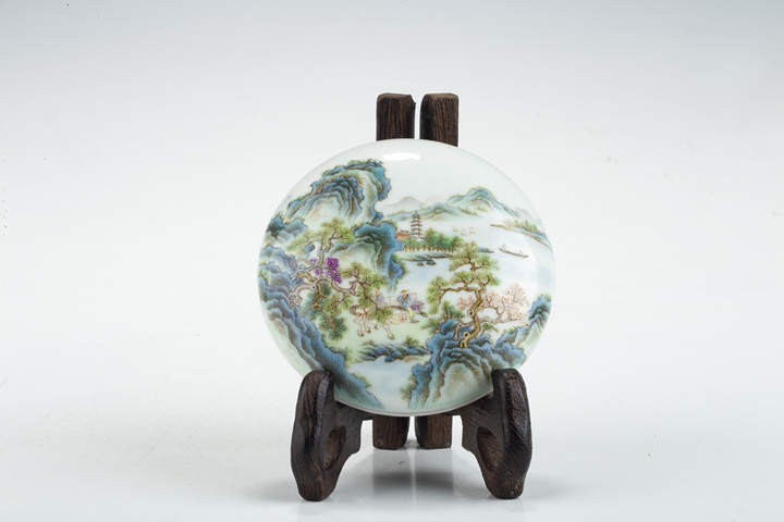 古玩陶瓷民國·粉彩山水人物紋印泥盒
真品鑒賞圖