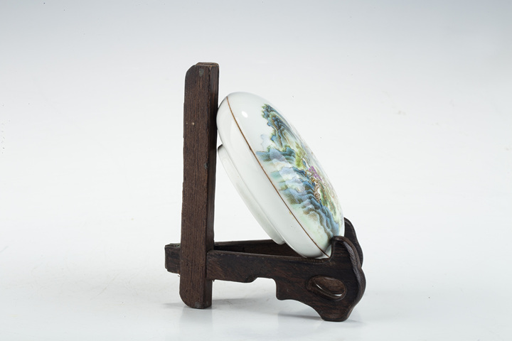 古玩陶瓷民國·粉彩山水人物紋印泥盒
真品鑒賞圖