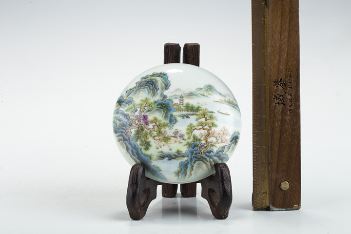 古玩陶瓷民國·粉彩山水人物紋印泥盒
真品鑒賞圖