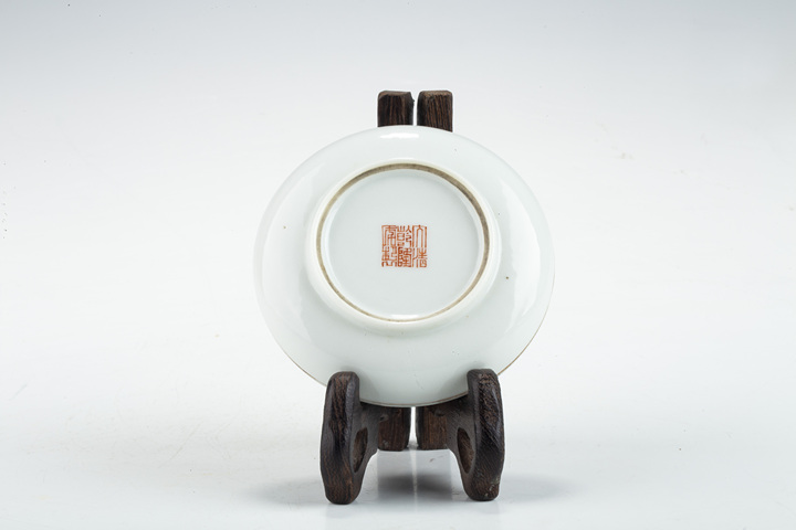 古玩陶瓷民國·粉彩山水人物紋印泥盒
真品鑒賞圖