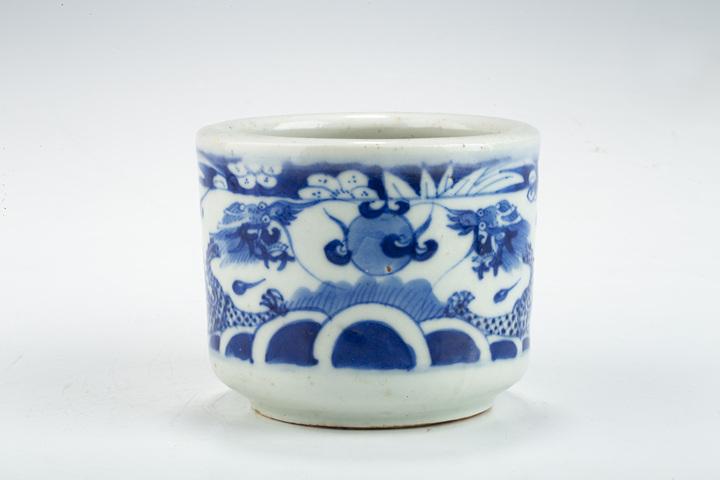 古玩陶瓷清晚·青花雙龍戲珠紋筒式爐
真品鑒賞圖