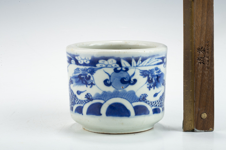 古玩陶瓷清晚·青花雙龍戲珠紋筒式爐
真品鑒賞圖