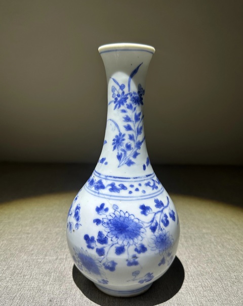 古玩陶瓷青花花卉紋撇口瓶真品鑒賞圖